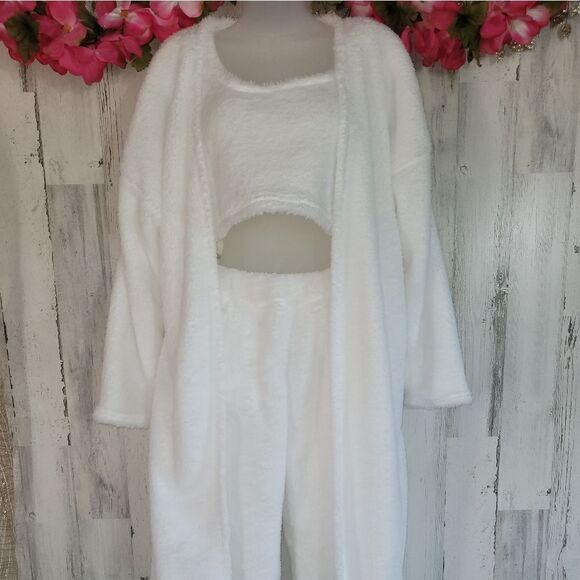 NWOT Women's 3pc Sherpa Set - Picture 3 of 11